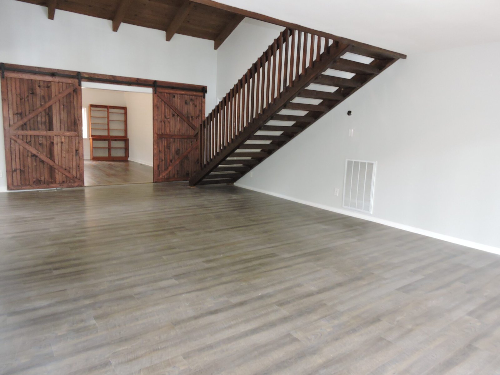 7LivingRoomFamilyRoom scaled